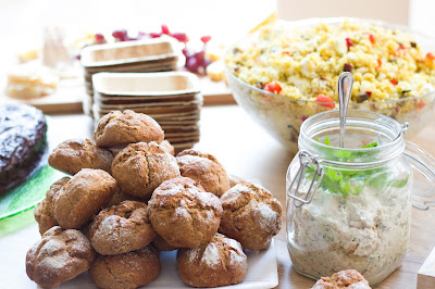 Der Picknick-Tisch ist gedeckt! Der Picknick-Tisch ist gedeckt!