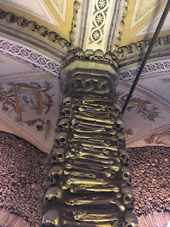 Capela dos ossos: um alerta sobre a transitoriedade da vida Blog 'lugares de memória'- matéria Capela dos ossos - Foto Sylvia Leite