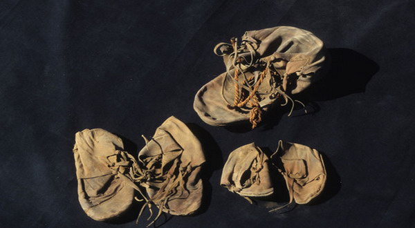 Penemuan Sepatu Paling Tua 2000 Tahun