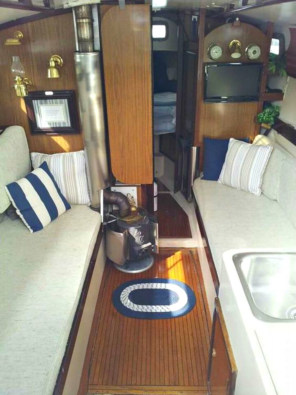 1960s Grampion Sailboat Interior 1960s Grampion Sailboat Interior | @danslelakehouse