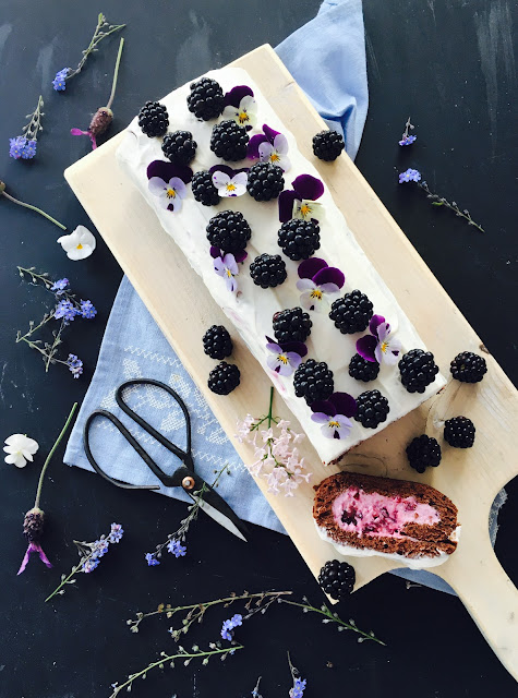 Kessy&amp;#39;s Pink Sugar: Veilchen Brombeer Biskuitrolle