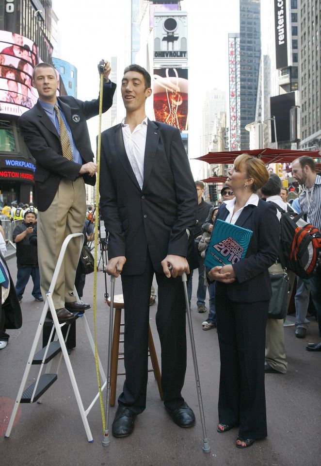 Most Amazing Facts The World’s Tallest Man (8 ft 3 in)