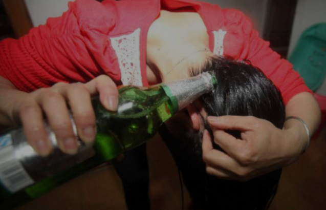 Gadis Ini Mencuci Rambutnya Dengan Bir, Hasilnya Sungguh Mengejutkan! Gadis Ini Mencuci Rambutnya Dengan Bir, Hasilnya Sungguh Mengejutkan!
