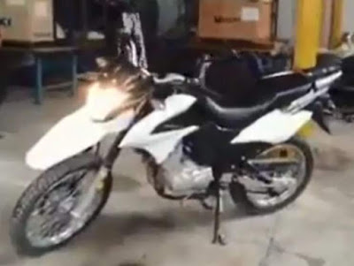 Suzuki DR 150 Putih Suzuki DR 150 Putih