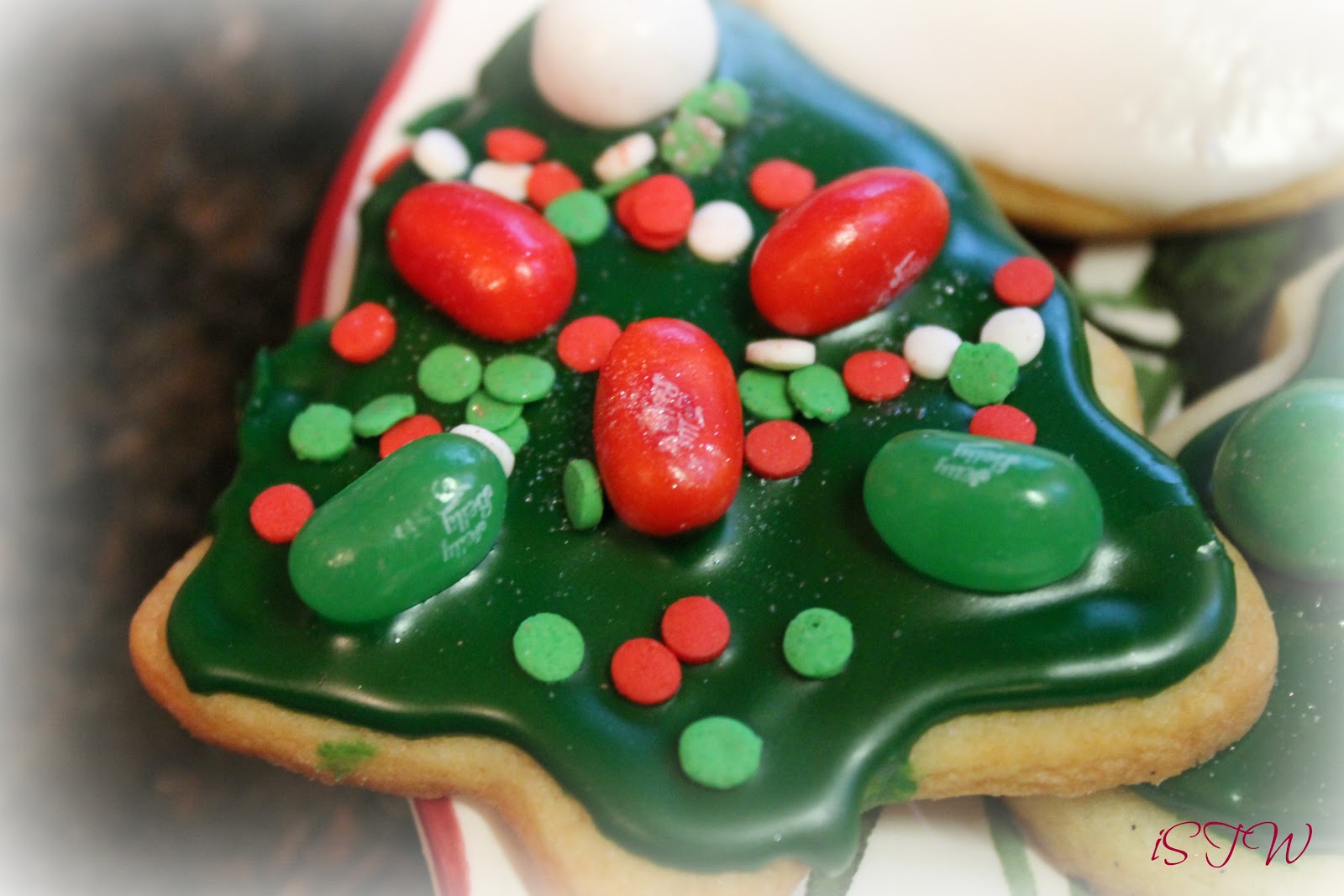 iSavor the Weekend: Snowmen and Christmas Tree Cookies