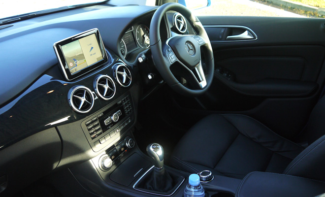 Mercedes-Benz B180 Eco SE front interior