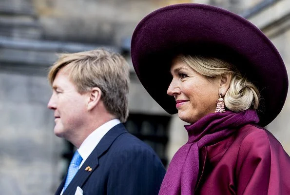 Dutch Queen Maxima wore Natan coat and Natan Pumps and she wore Saloni floral satin asymmetric dress