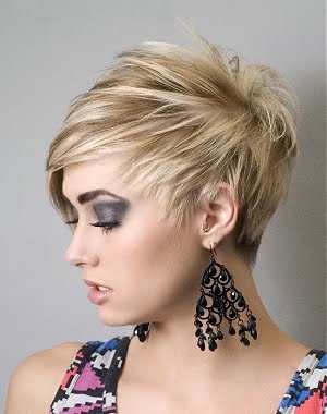 Trendy And Flattering Short Hairstyles For Round Faces Women Trendy And Flattering Short Hairstyles For Round Faces