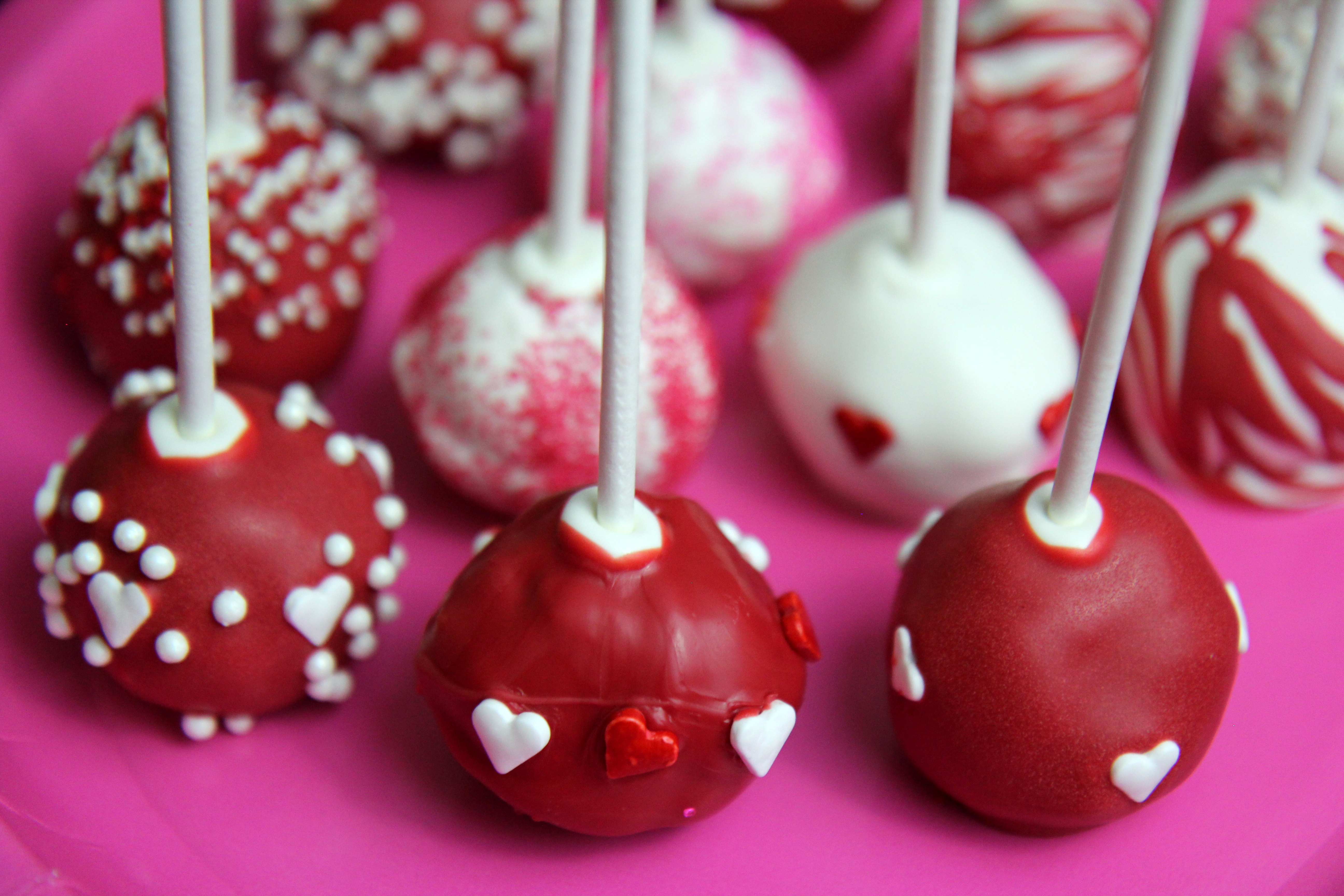 Make these beautiful cake pops for less this Valentine's Day!