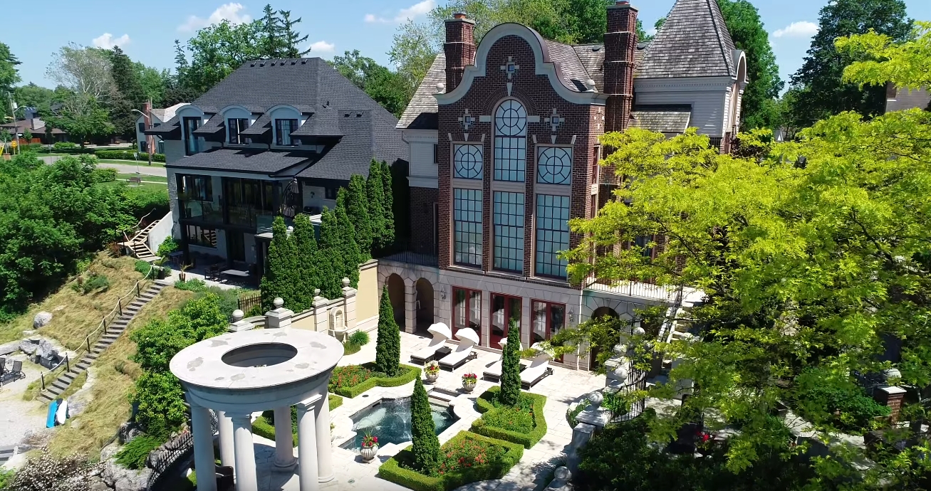 24 Photos vs. 20 Bayview Dr, St. Catharines, ON Home Interior Design Tour