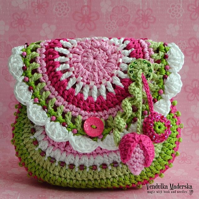 Garden scene purse crochet pattern