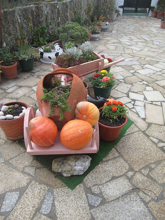 Manualidades Chulis: Poniendo cesped artificial para proteger las