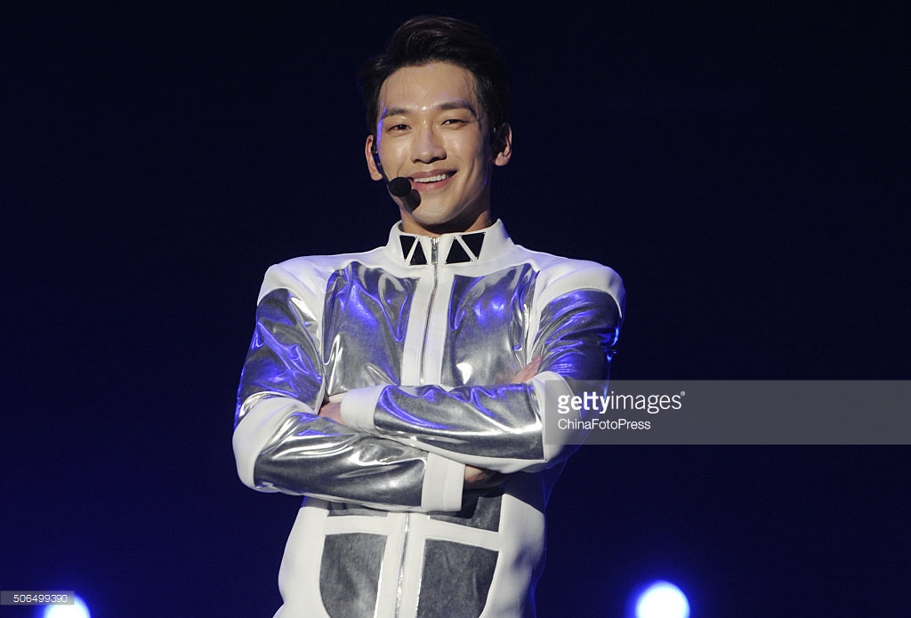 http://4.bp.blogspot.com/-6JFTqv1mN3g/VqXRRKSrHHI/AAAAAAABQwQ/TzZXi6DE6xs/s1600/south-korean-singer-rain-performs-onstage-during-his-concert-the-picture-id506499390.jpg