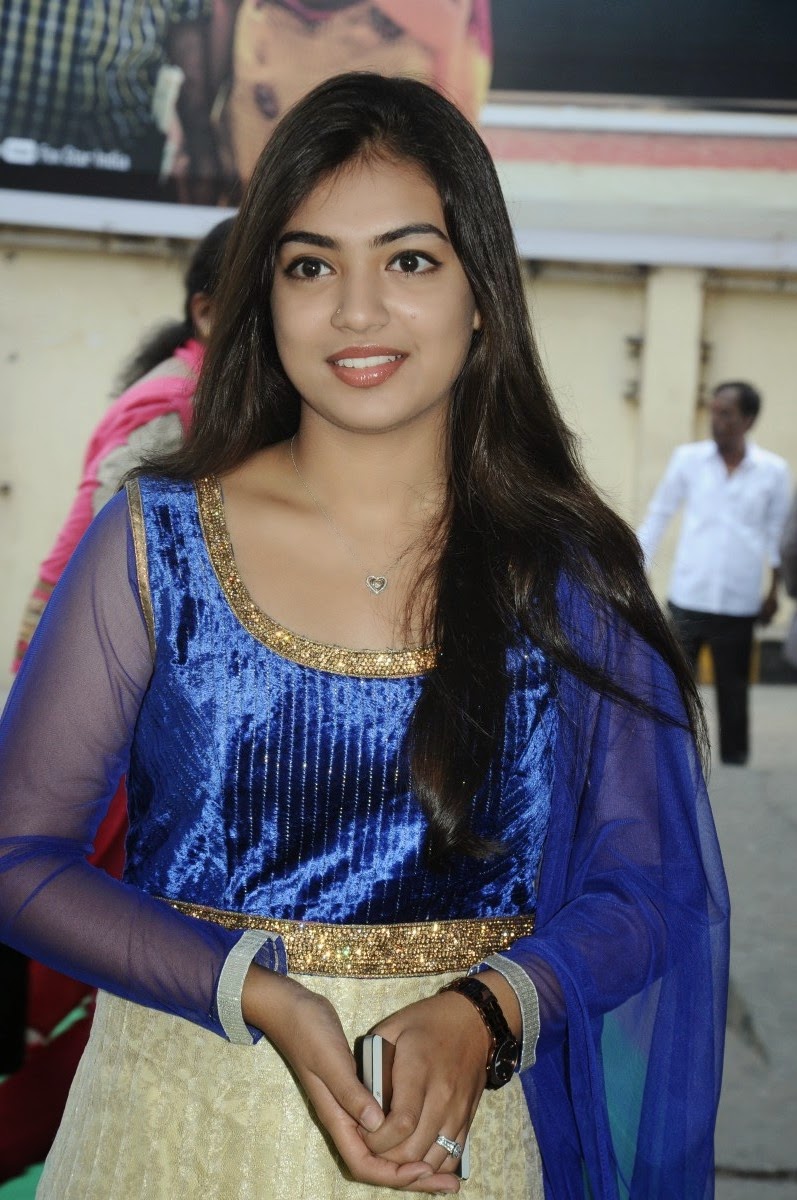 Nazriya nazim at Vaayai Moodi Pesavum Movie audio launch Photo Gallery ...