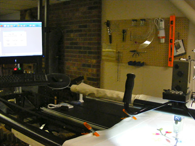 TIA CURTIS QUILTS: My little quilting lair