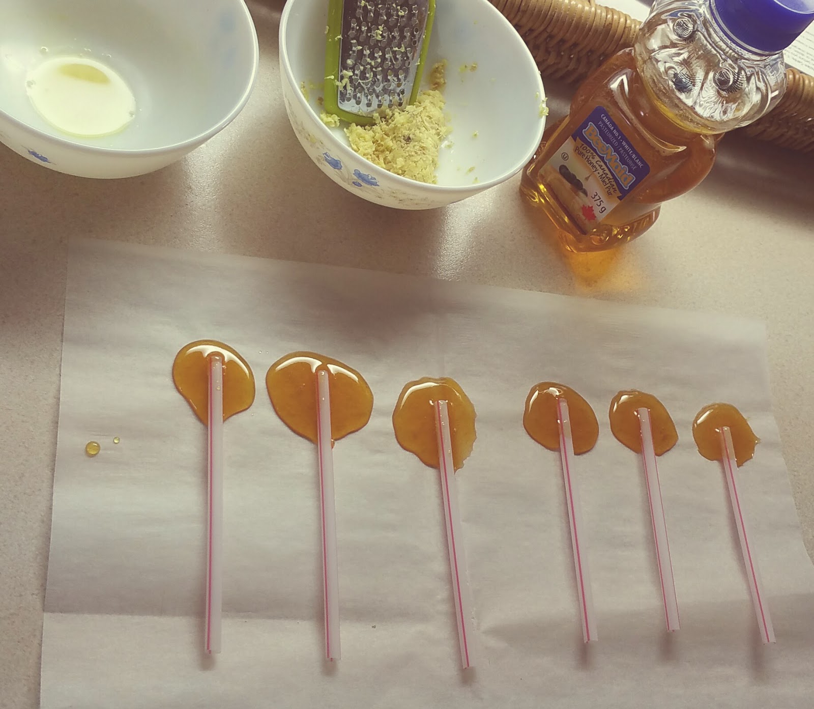 2 INGREDIENTS TO TREAT COLD & COUGH Make Honeyginger lollipop in 15 minutes
