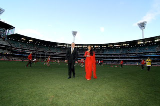 Vidya Balan looking hot in red saree spotted at Melbourne Cricket Ground