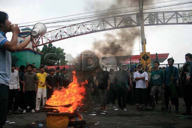 Luar Biasa! Ini Aksi Mahasiswa Kembali Turun ke Jalan, Anggap Rezim Jokowi Semakin Meresahkan Luar Biasa! Ini Aksi Mahasiswa Kembali Turun ke Jalan, Anggap Rezim Jokowi Semakin Meresahkan