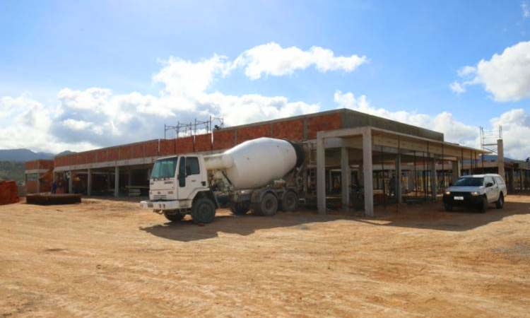 Obras da Policlínica Regional de Jacobina são vistoriadas