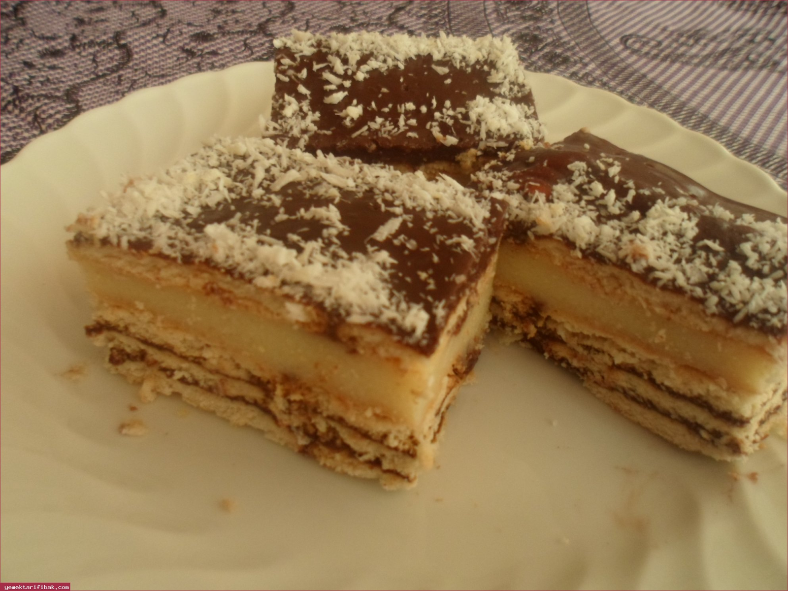 eti kakaolu bisküvi pasta tarifleri