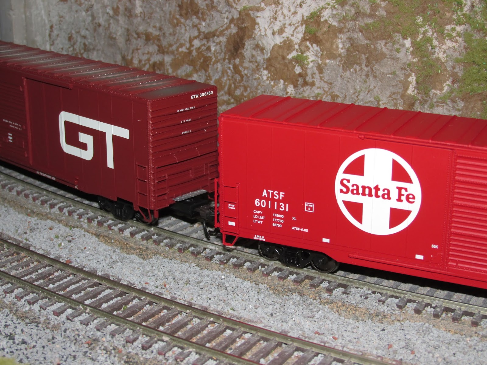 Eddie's Rail Fan Page 1970's era 60 foot auto parts box cars in transit.