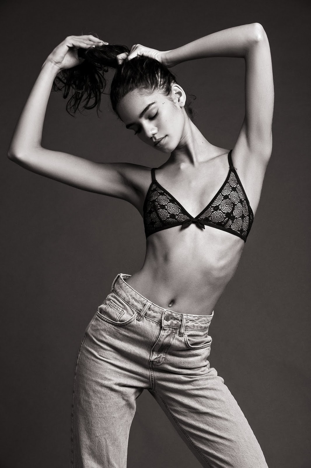 Anna Avila – Nude Model Photoshoot by Benjamin Vingrief