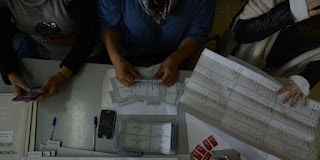 El Servel publicó la madrugada de este sábado el listado definitivo de vocales de mesa para las elecciones presidenciales y parlamentarias 2017. El Servel publicó la madrugada de este sábado el listado definitivo de vocales de mesa para las elecciones presidenciales y parlamentarias 2017.
