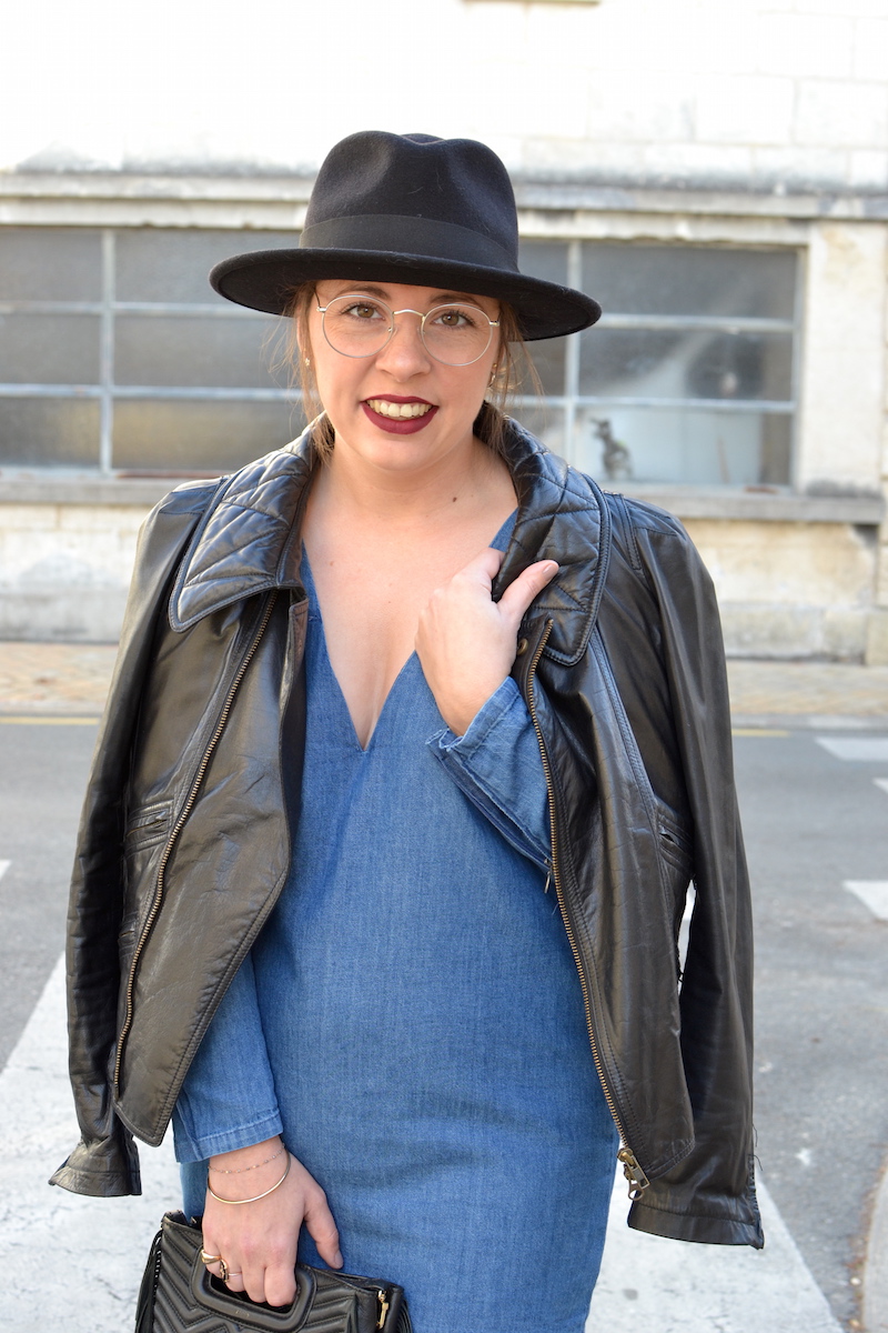 robe en jean Zara, perfecto noir Isabel Marant, chapeau BonClicBonGenre,  sac M de Maje