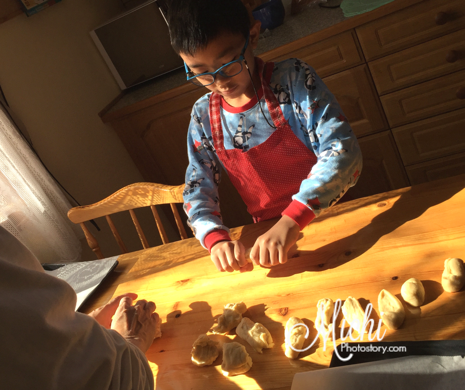 Michi Photostory Baking Pandesal with Filling
