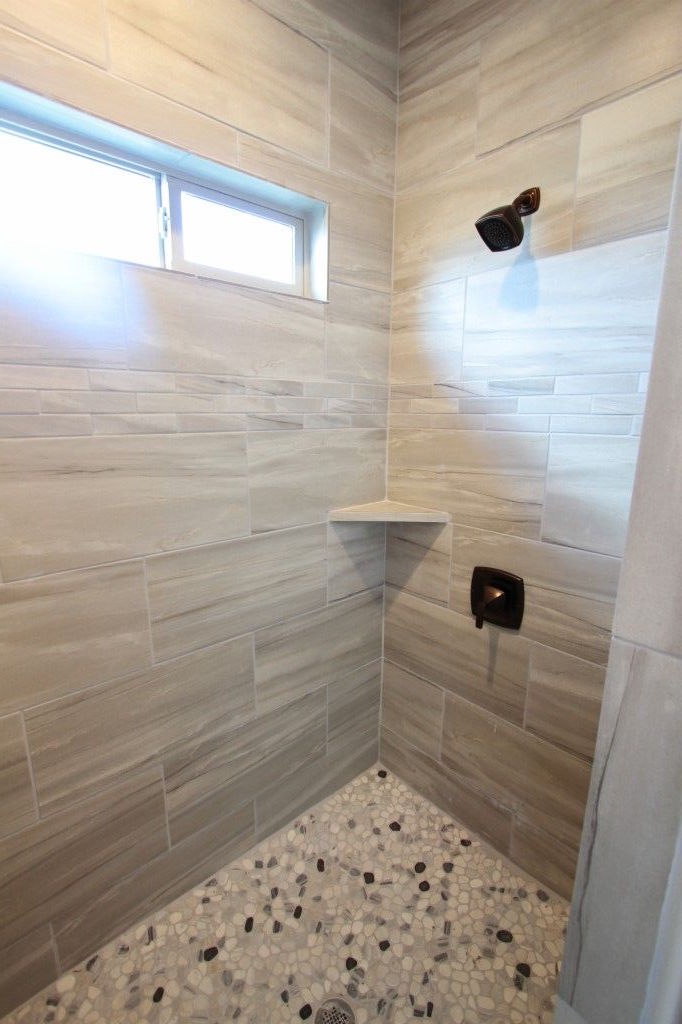Neutral gray and white master bathroom interior | via monicawantsit.com