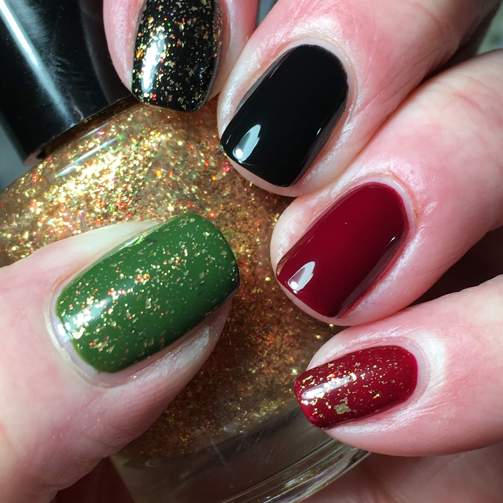 Canadian Nail Fanatic: Nail Polish Canada Holiday 2018 Nail Art Contest