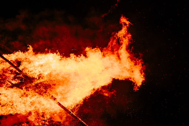 Ζούσαμε πάντα σ’ ένα κάστρο της Shirley Jackson fire