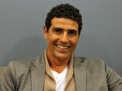 POR QUE O REYNALDO GIANECCHINI FICOU COM O CABELO ENROLADO ...
Reynaldo Gianecchini Depois Do Cancer