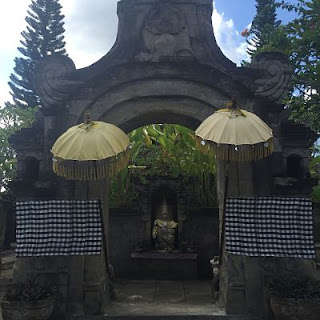 Decoración entrada casa Bali.