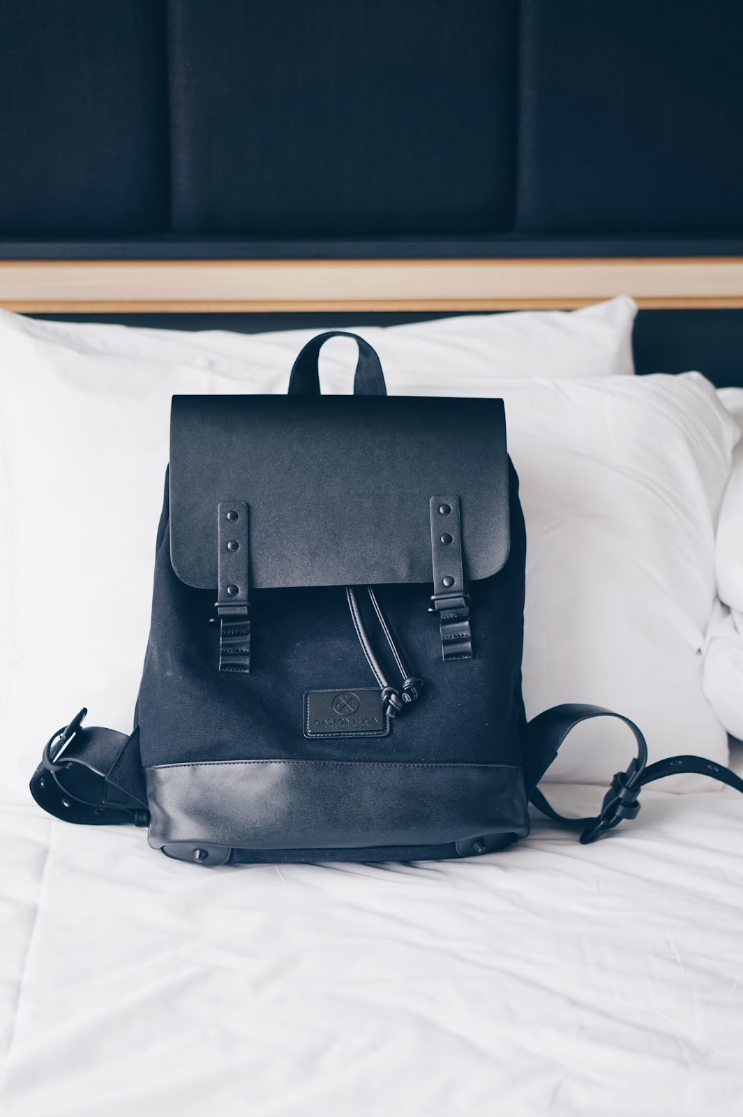 black travel backpack mens