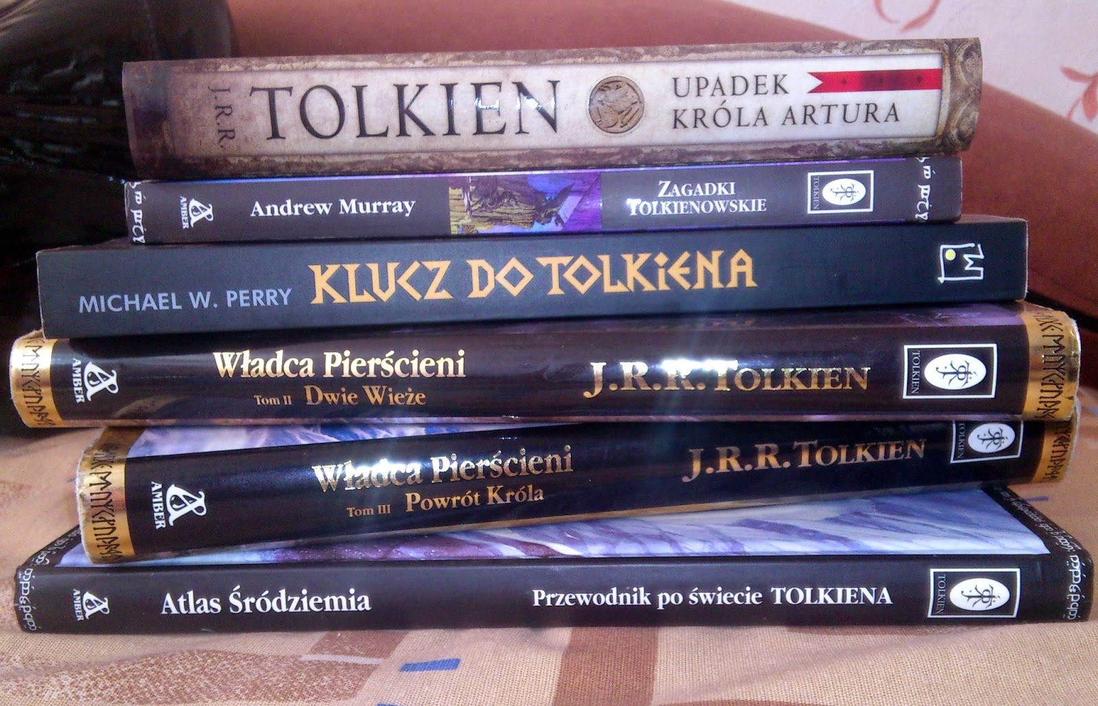Kamil Pisze Kamil Czyta Książki Tolkien Władca Pierścieni Kolekcja Recenzja  Figurki Gollum Książki Film Muzyka
