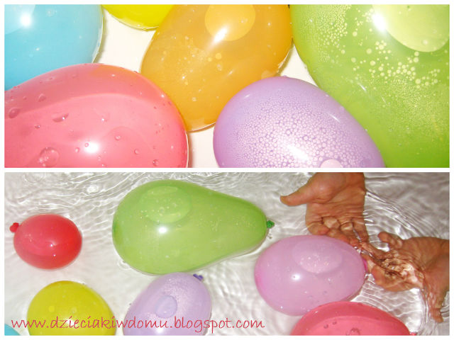 zabawa sensoryczna w wannie z balonami na wodę