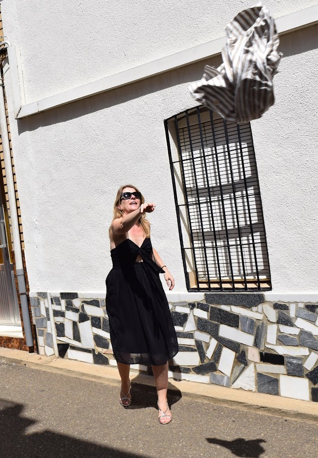 Vestido_negro_blazer_rayas