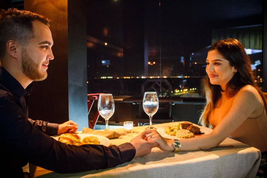 dinner-at-a-fancy-restaurant
