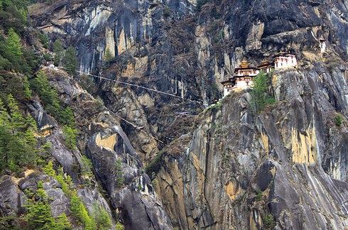 vista desde abajo del monasterio en el risco