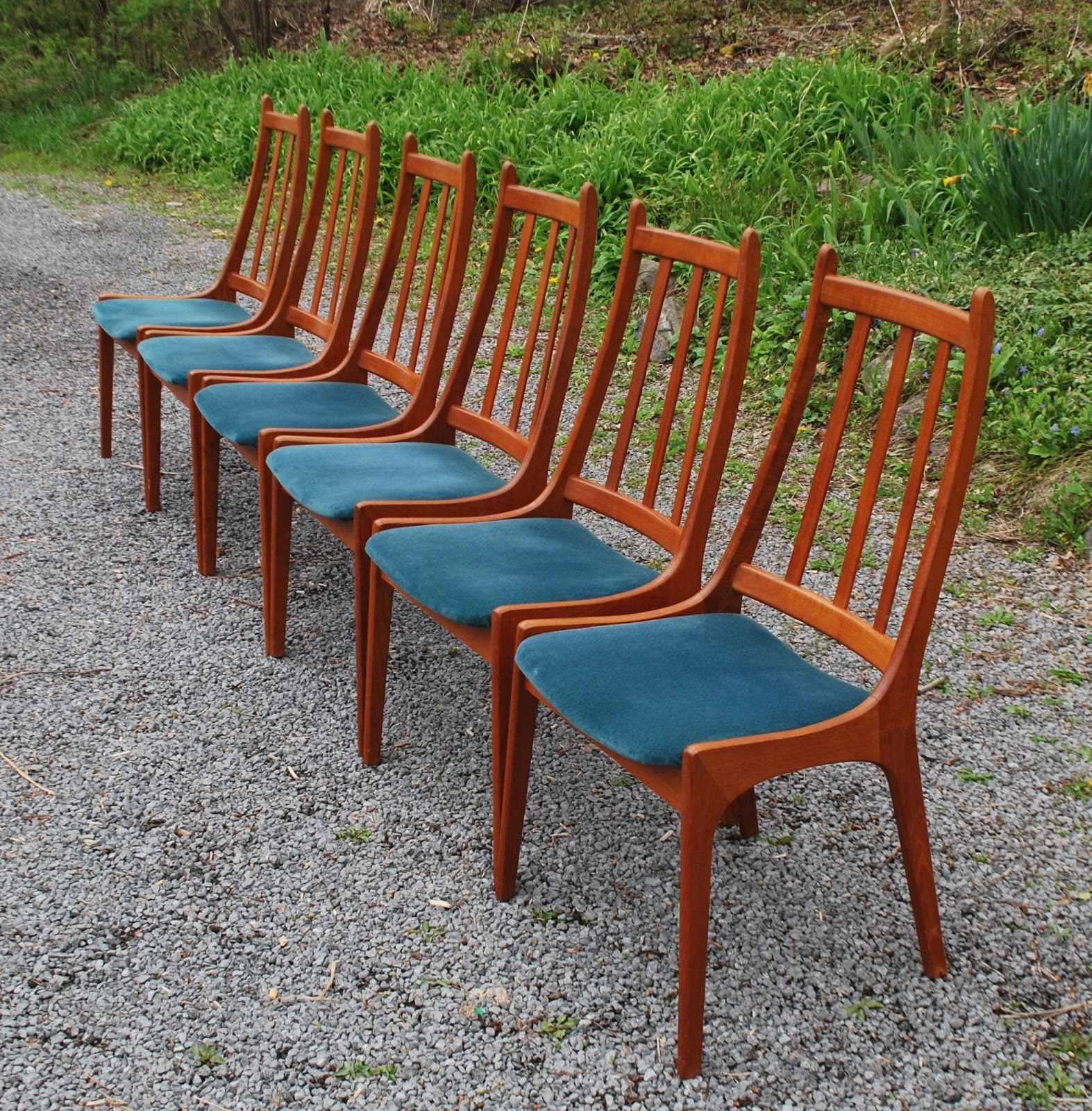 Tribute 20th Decor: Vintage Teak Dining Chairs and Table