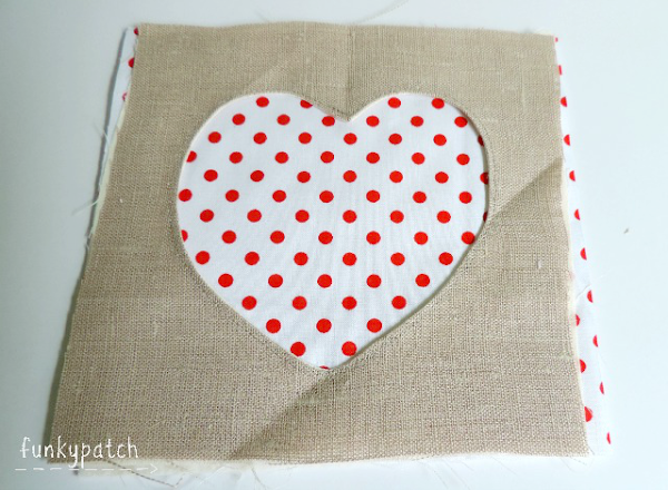 Como hacer un mug rug o posa vasos con corazones