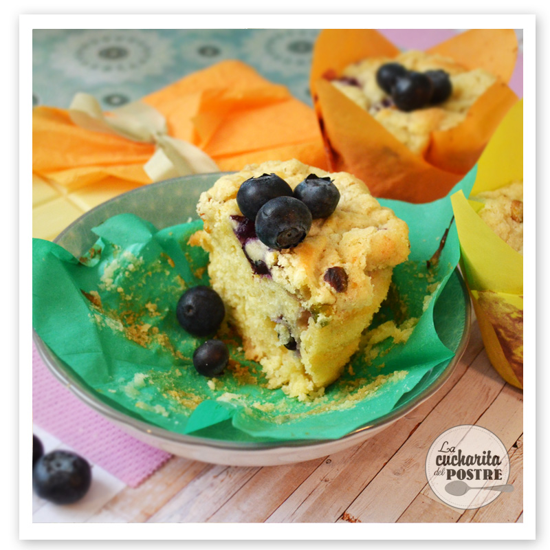 LA CUCHARITA DEL POSTRE MUFFINS DE CHOCOLATE BLANCO Y ARÁNDANOS / BLUEBERRY AND WHITE CHOCOLATE