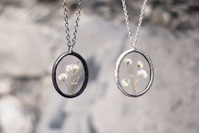 Artworks, A Nature Vintage-Style Pendants Artworks, A Nature Vintage-Style Pendants