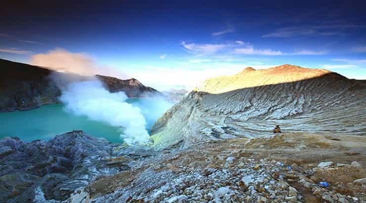 kawah ijen banyuwangi Destinasi Wajib saat Traveling ke Banyuwangi