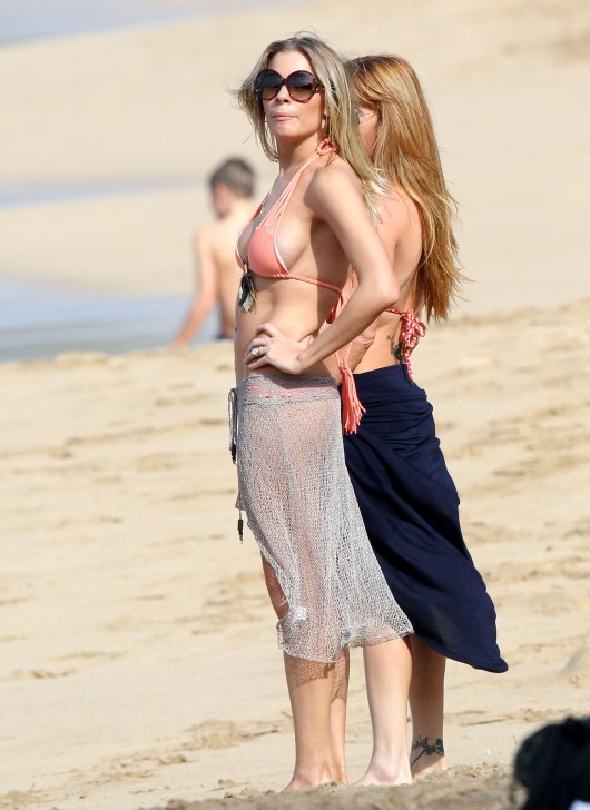 Leann Rimes shows off her healthy figure in bikini