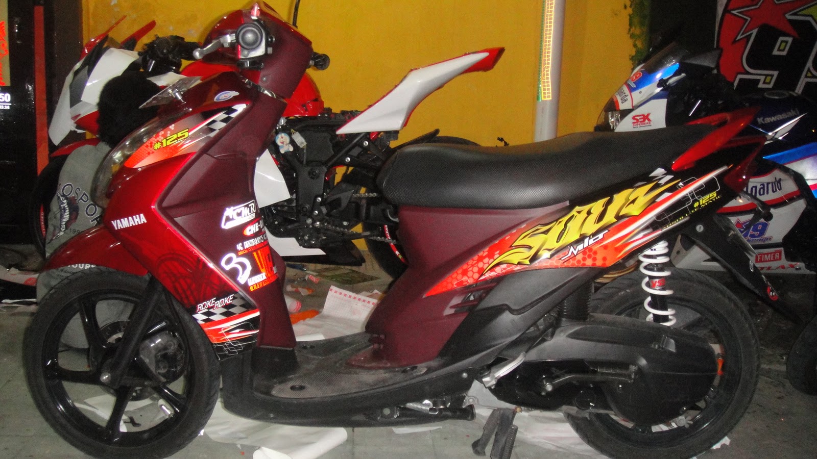 Warna Asli motor Hitam