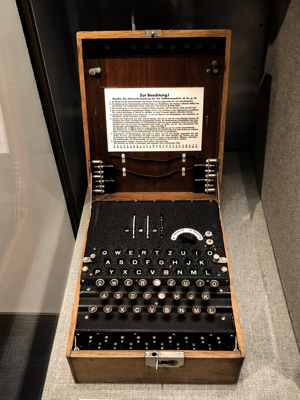 Энигма 1976. Энигма блэк холл. Энигма из доты 2. Энигма стоит. Шифровальная машина т52.