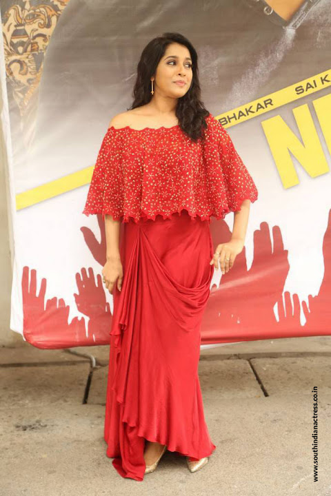 Rashmi Gautam at Next Nuvve Movie Trailer Launch