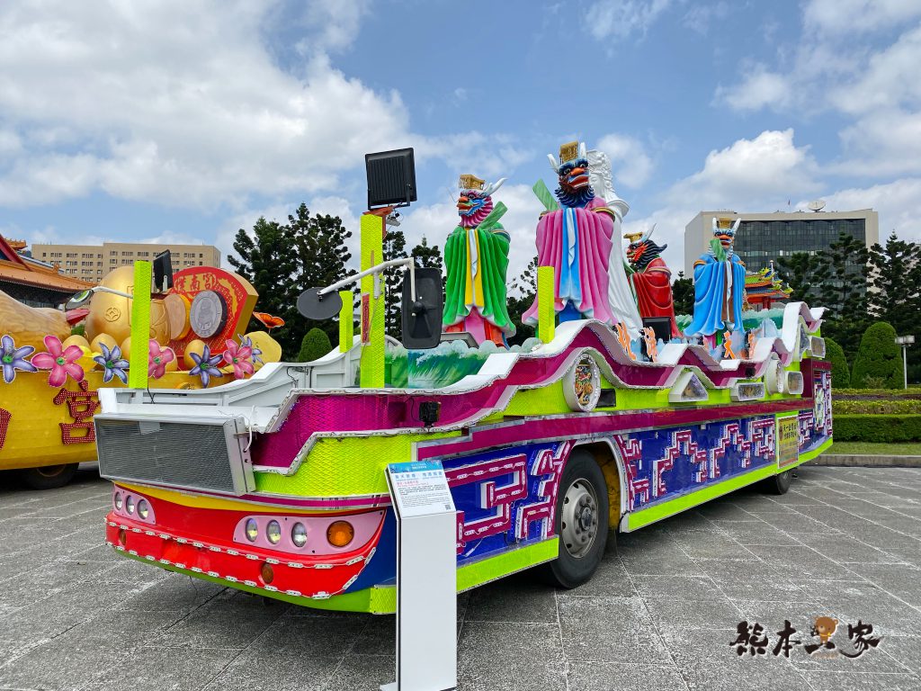 國慶花車嘉年華花車展示區|台北中正紀念堂自由廣場(奇數號花車展示)